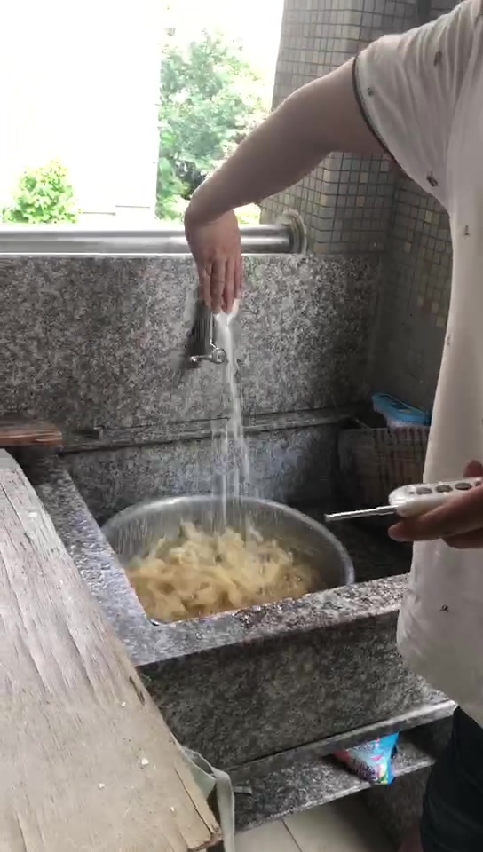 厦门市建发小区现场水管清洗效果视频